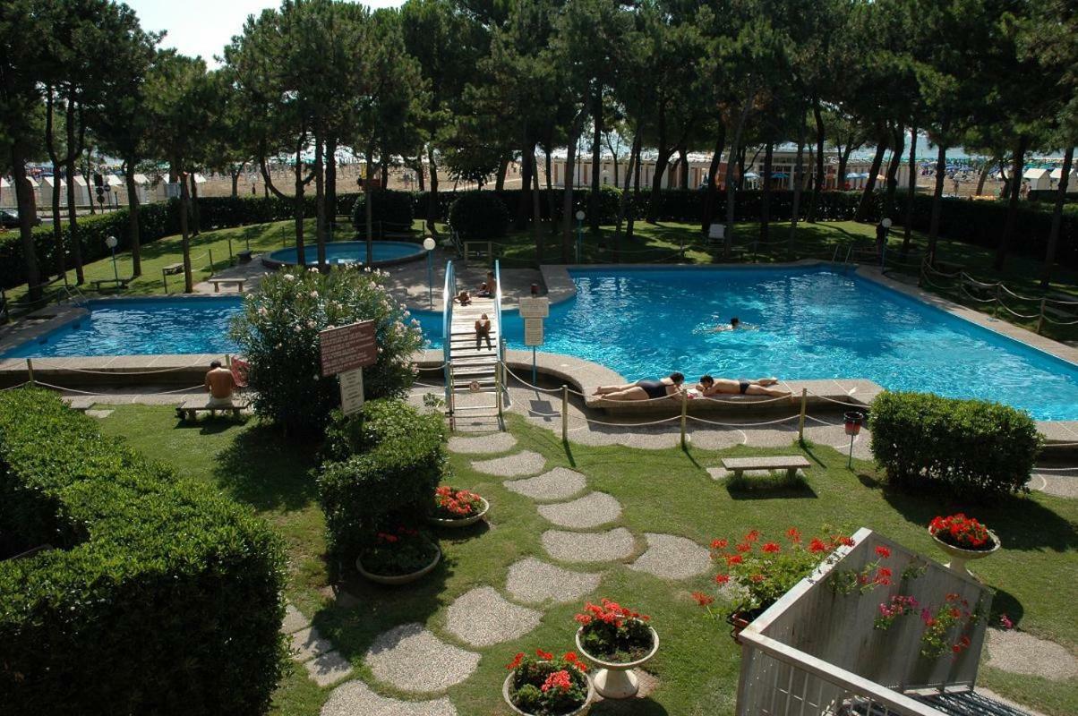Residence Cristallo Lignano Sabbiadoro Eksteriør billede